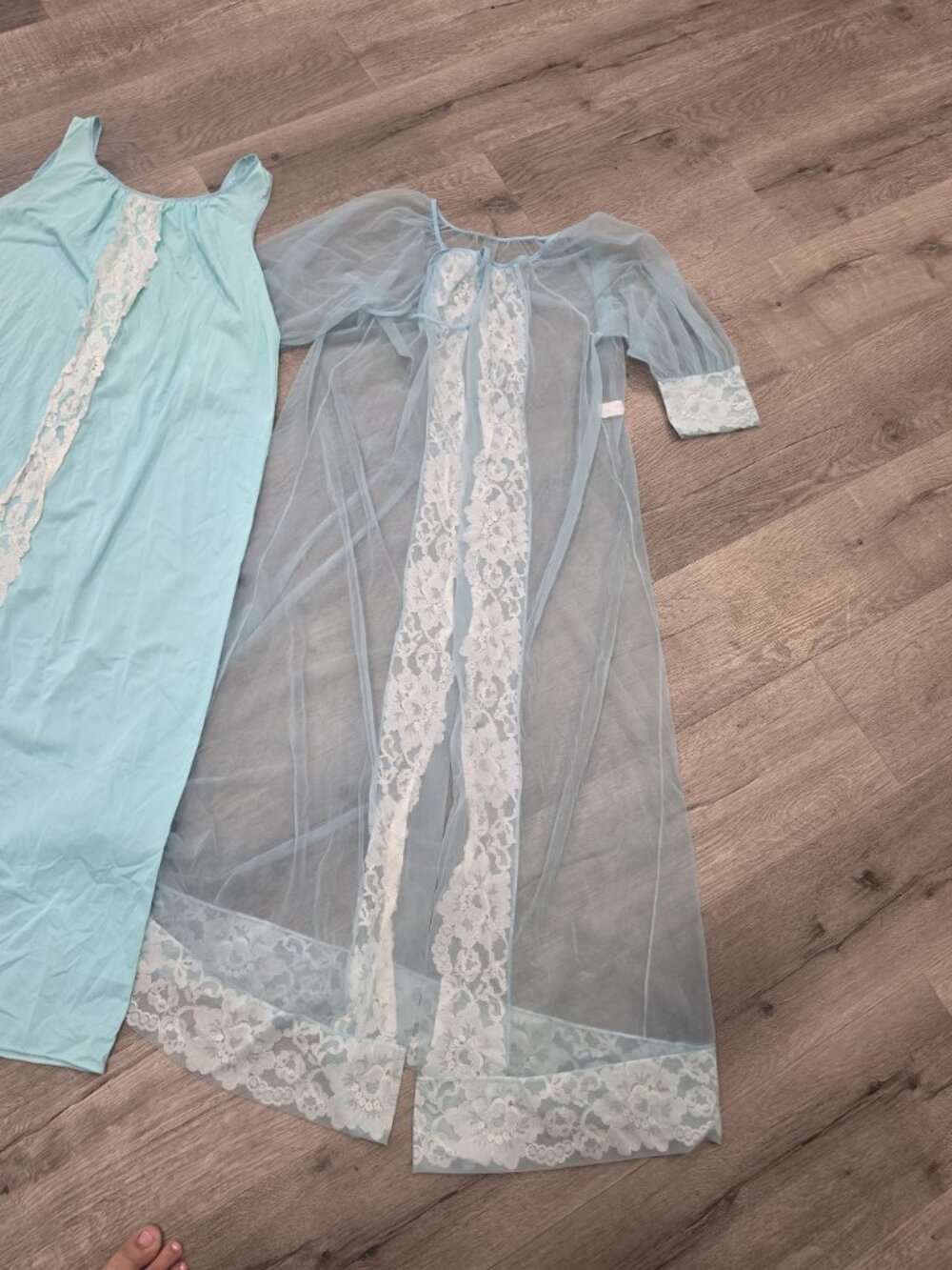 Vintage Sheer Light Blue Lace Trimmed Nightgown with sheer robe Size Medium - Picture 12 of 14
